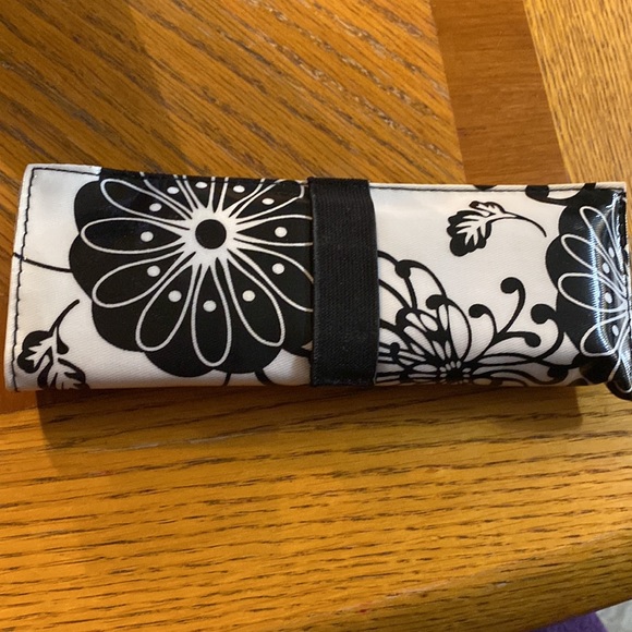 Conair mini pro 1/2 inch ceramic straightener - Picture 8 of 8